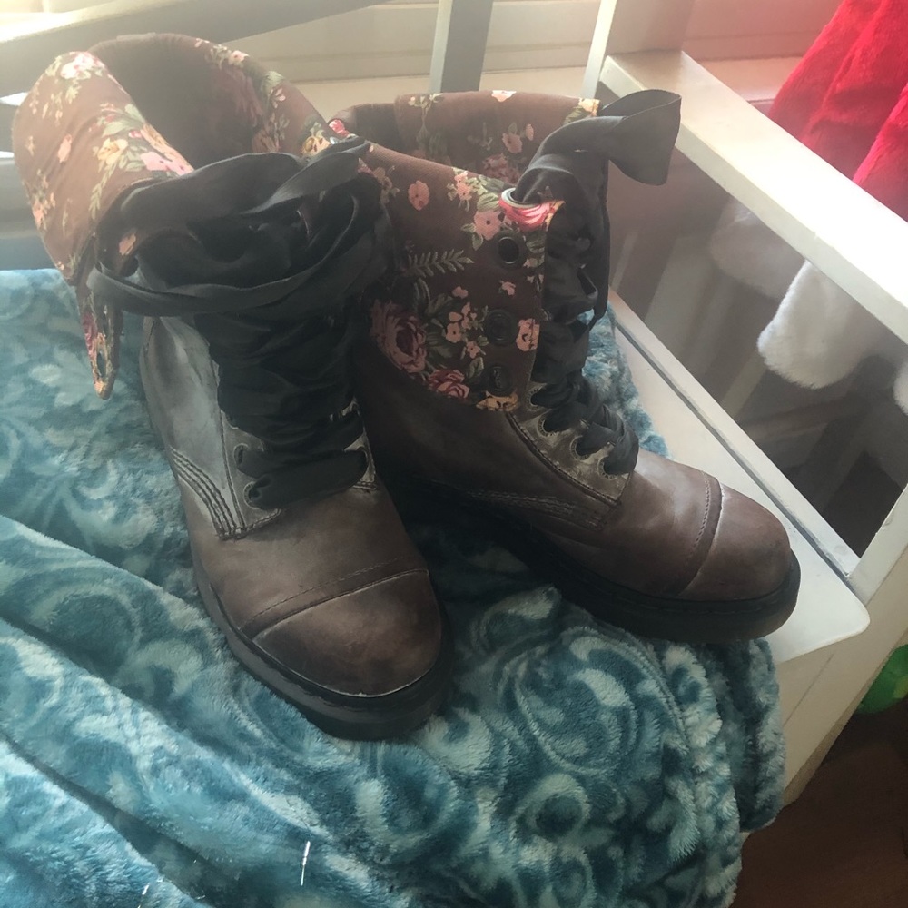 Dr marten combat boots